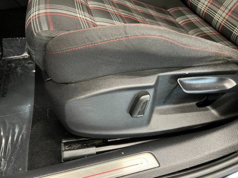 Used 2017 Volkswagen Golf S image 13