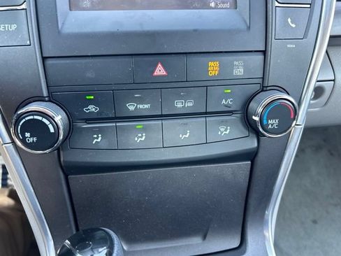 Used 2017 Toyota Camry LE FWD image 12