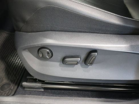 Used 2022 Volkswagen Tiguan SE w/ Panoramic Sunroof Package image 14