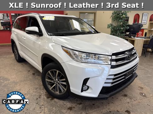 Used 2018 Toyota Highlander XLE AWD/4WD image 1