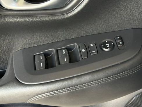 Certified 2025 Honda HR-V LX image 13