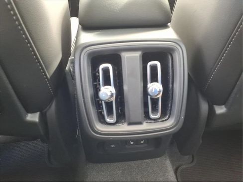 Used 2024 Volvo XC40 B5 Plus w/ Climate Package image 20