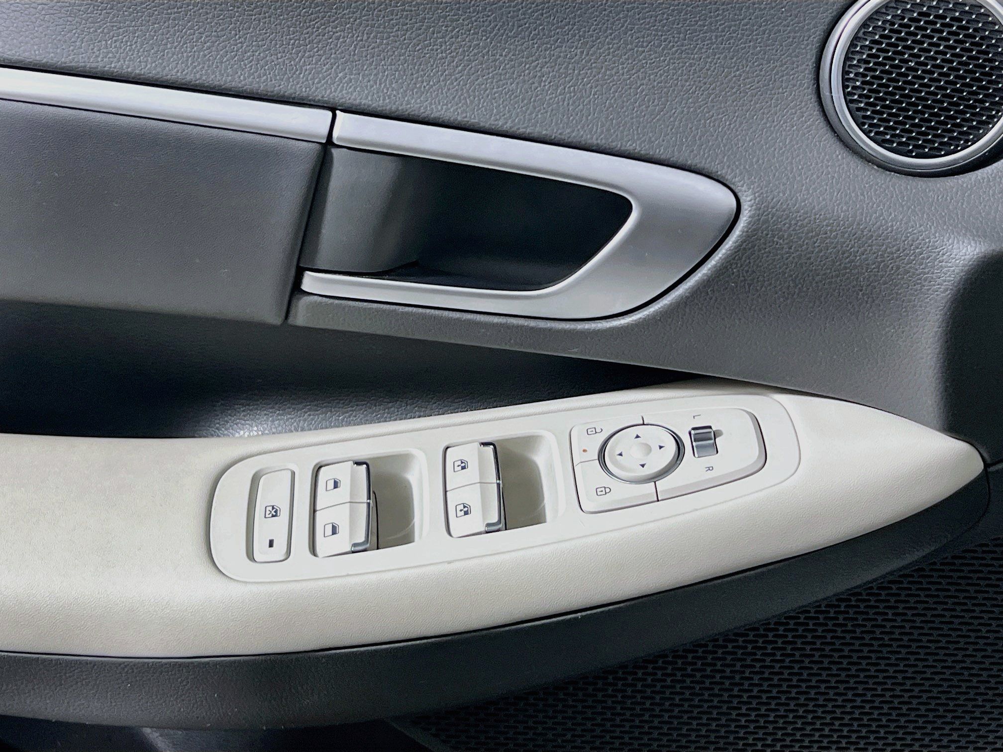 Used 2025 Hyundai Sonata SEL FWD image 16