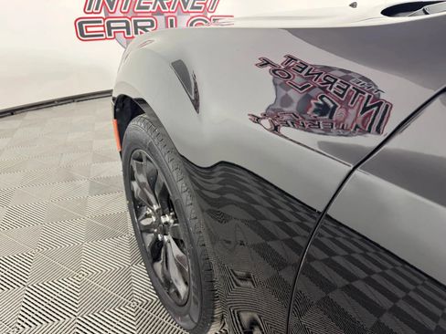 Used 2018 Chrysler 300 Limited AWD/4WD image 24