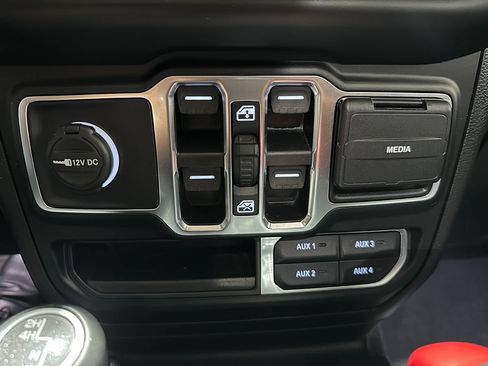 Used 2020 Jeep Gladiator Overland AWD/4WD image 32