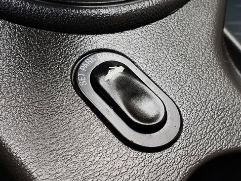 Used 2001 Ford Mustang Convertible image 25