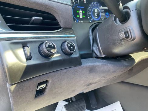 Used 2019 Cadillac Escalade Platinum AWD/4WD image 14
