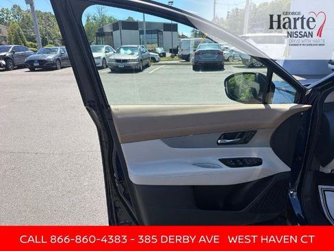 Certified 2026 Nissan Murano Platinum w/ Cargo Package AWD/4WD image 11