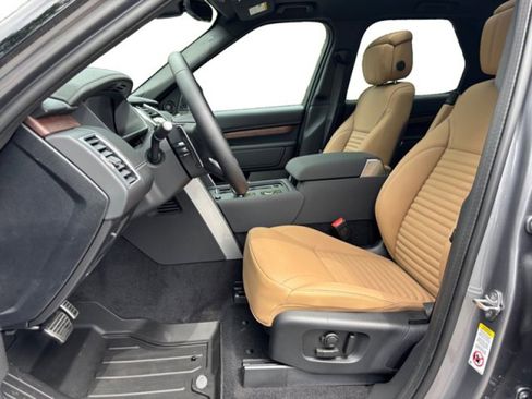 Used 2025 Land Rover Discovery Dynamic SE AWD/4WD image 10