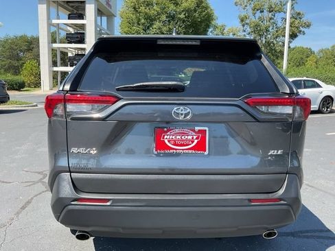 Used 2021 Toyota RAV4 XLE Premium FWD image 9