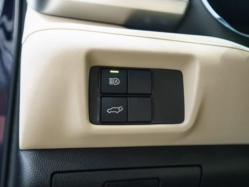 Used 2023 Toyota Highlander XLE AWD/4WD image 22