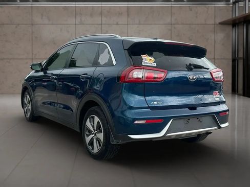 Used 2017 Kia Niro EX FWD image 3