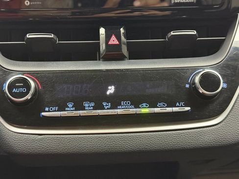 Used 2021 Toyota Corolla LE image 18