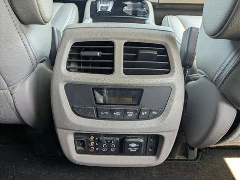 Used 2017 Honda Pilot Touring image 16