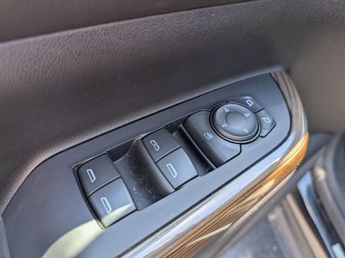 Used 2023 GMC Acadia SLE FWD image 15