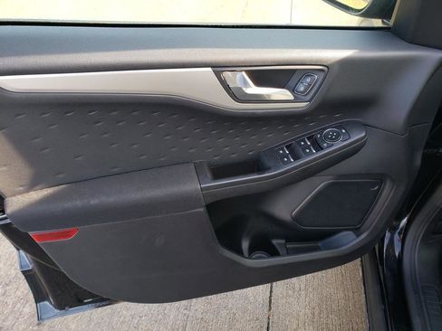 Used 2020 Ford Escape SE image 18