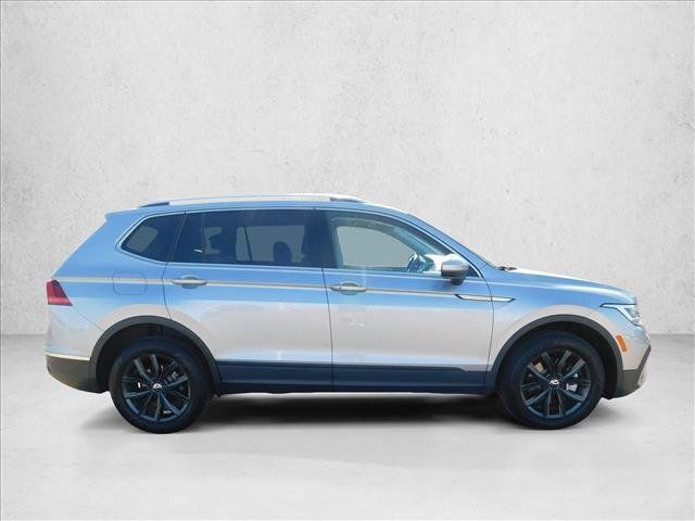 Used 2024 Volkswagen Tiguan SE AWD/4WD image 7