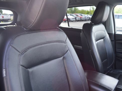 Used 2020 Ford Explorer XLT w/ Equipment Group 202A AWD/4WD image 30
