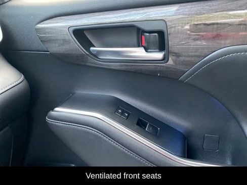 Used 2020 Toyota Highlander Limited AWD/4WD image 21