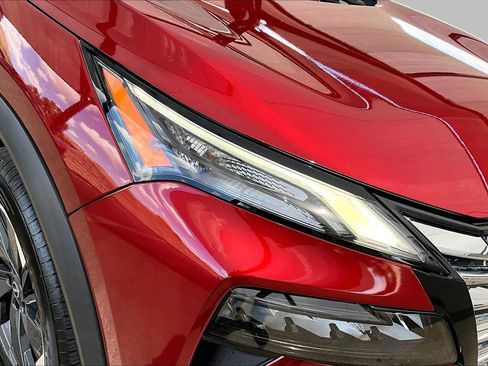 Certified 2024 Nissan Rogue SV FWD image 27