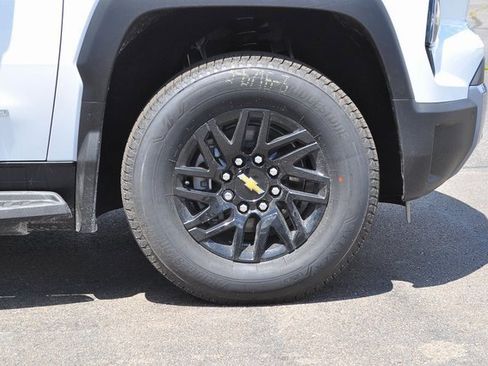 New 2025 Chevrolet Silverado EV LT image 5