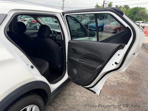 Used 2021 Nissan Kicks S FWD image 11