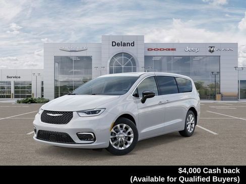 New 2026 Chrysler Pacifica Limited w/ Trailer Tow Group image 1