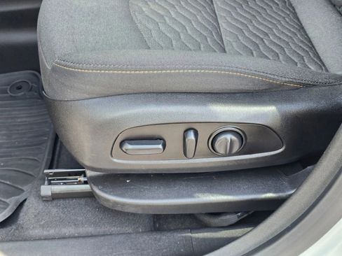 Used 2019 Chevrolet Equinox LT FWD image 22