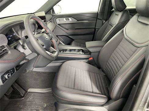 Used 2025 Ford Explorer ST-Line image 2