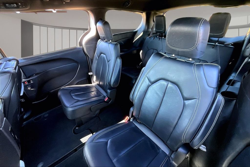 Used 2020 Chrysler Pacifica Touring-L Plus w/ Advanced Safetytec Group FWD image 28