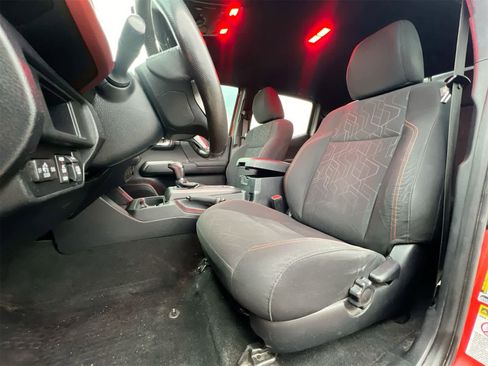 Used 2017 Toyota Tacoma TRD Off-Road image 16