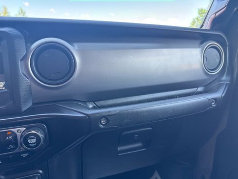 Used 2020 Jeep Gladiator Sport w/ Quick Order Package 24S image 18