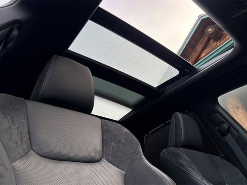 Used 2025 Lexus RX 450h AWD w/ Luxury Package image 19