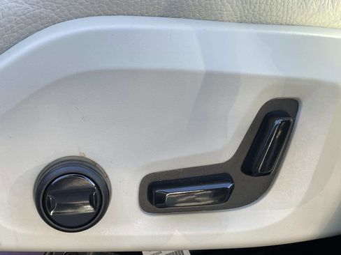 Certified 2024 Volvo XC60 B5 Plus w/ Protection Package Premier image 19