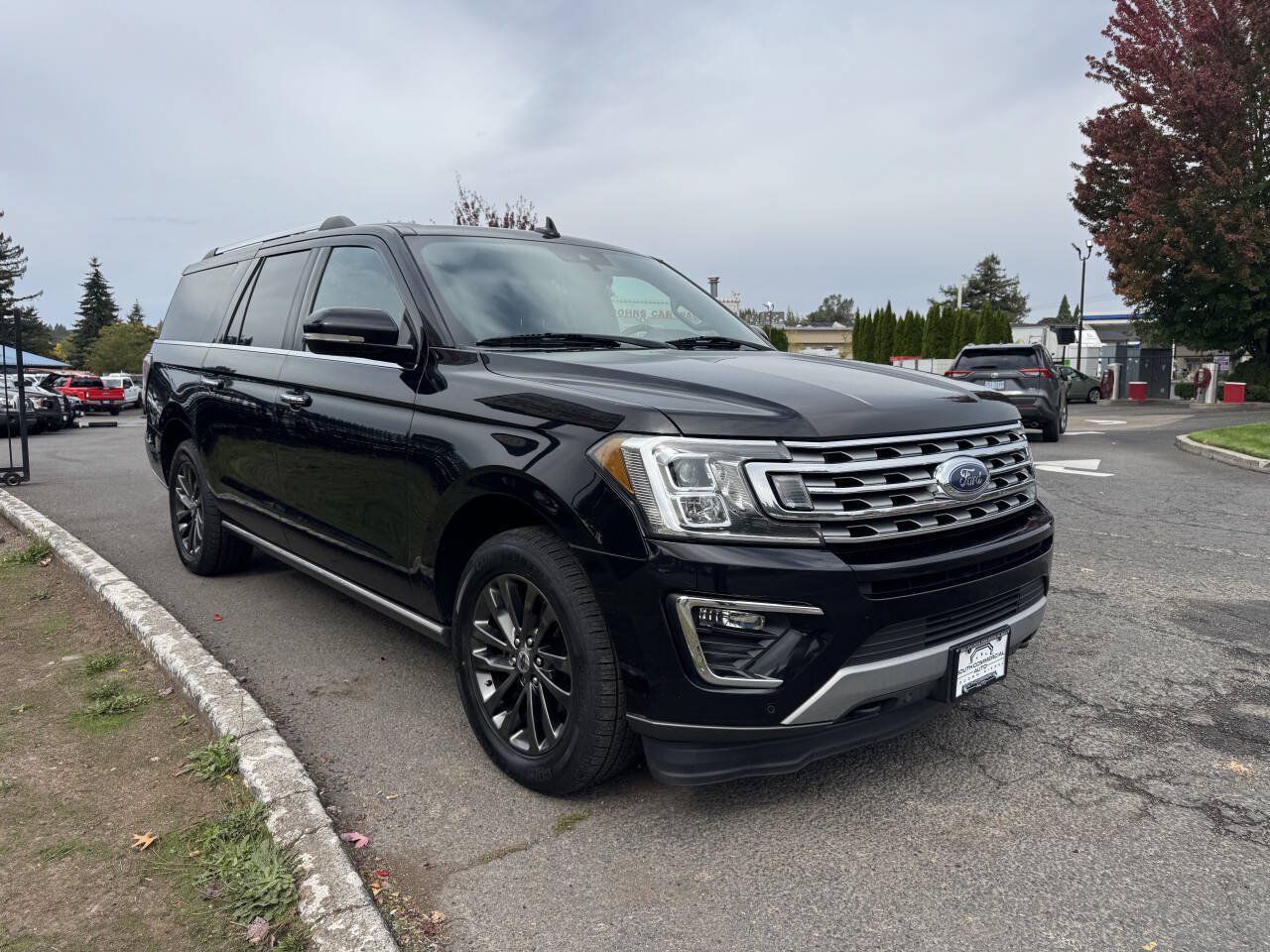 Used 2020 Ford Expedition Max Limited AWD/4WD image 2