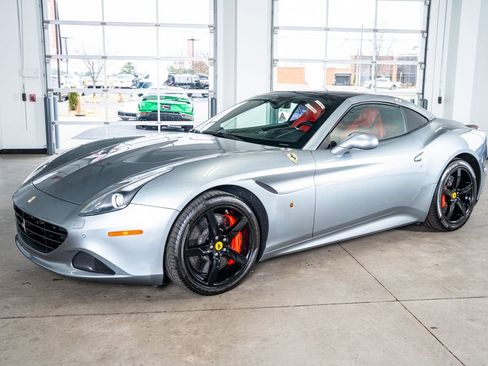 Used 2017 Ferrari California T image 11