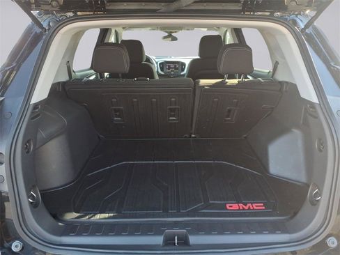 Used 2024 GMC Terrain SLE w/ Driver Convenience Package image 23