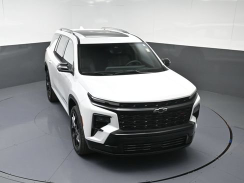 Used 2025 Chevrolet Traverse RS w/ LPO, Floor Liner Package FWD image 35