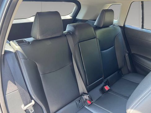 Used 2025 Toyota Corolla Cross XLE AWD/4WD image 18