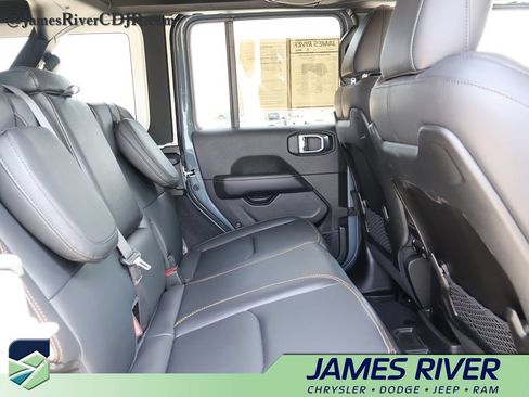 Used 2024 Jeep Wrangler Unlimited Sahara w/ Technology Group AWD/4WD image 11