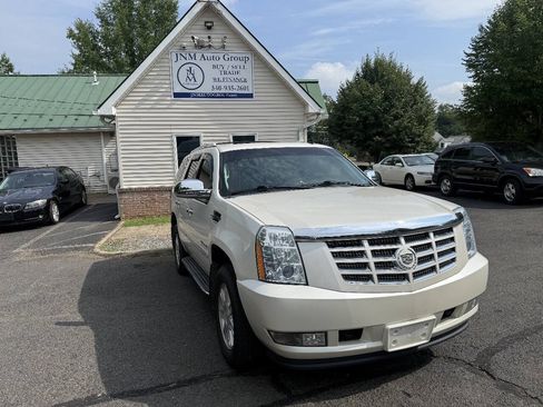 Used 2010 Cadillac Escalade 2WD image 1