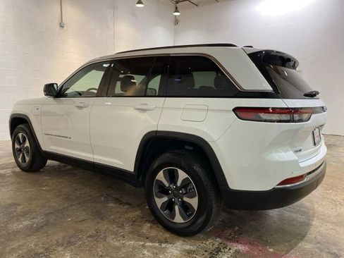 Used 2022 Jeep Grand Cherokee Limited 4xe w/ Luxury Tech Group II AWD/4WD image 3