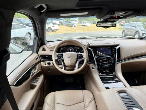 Used 2018 Cadillac Escalade ESV Platinum AWD/4WD image 34