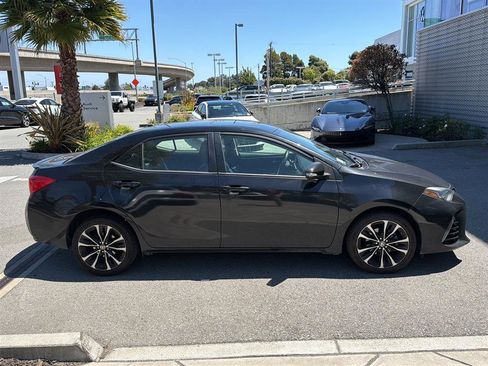 Used 2018 Toyota Corolla XSE FWD image 3