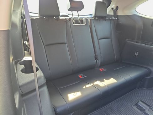 Used 2021 Toyota Highlander Limited FWD image 12