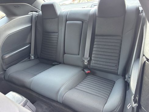 Used 2012 Dodge Challenger SXT image 19