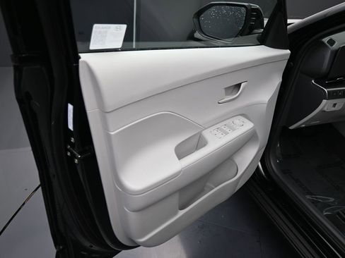 Certified 2025 Hyundai Kona SEL image 13