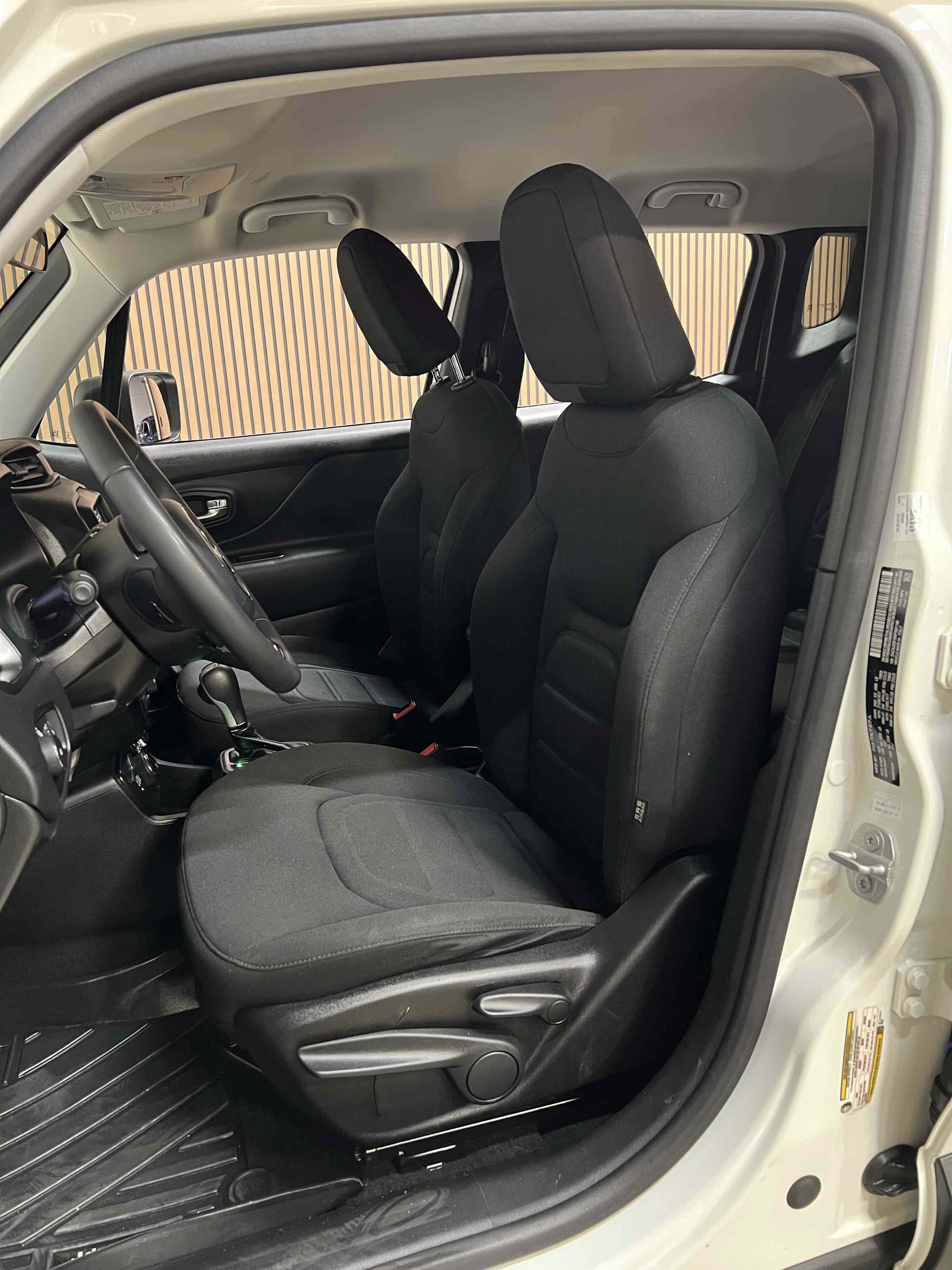 Used 2022 Jeep Renegade Latitude AWD/4WD image 25
