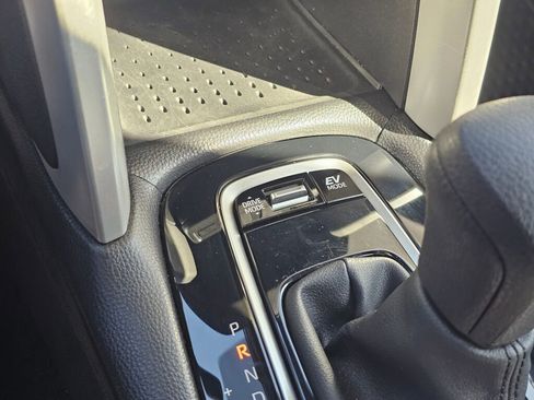 Used 2024 Toyota Corolla Cross AWD Hybrid image 34