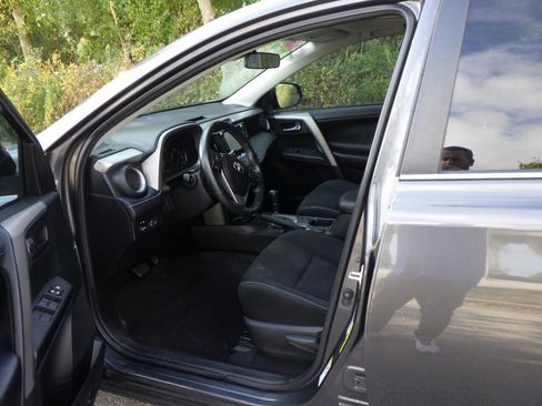 Used 2017 Toyota RAV4 XLE image 10